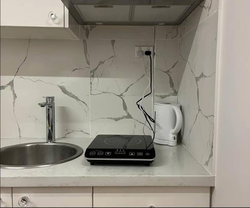 Comfortable Studio+free Parking For Small Car Apartment